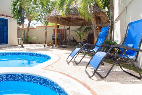 Imagen 2 de 30 de Exquisita Casa En Bávaro Con Piscina Y Amueblada