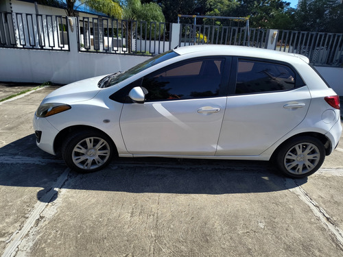 Mazda 2 Sport Versión Americana Año: 2014 120,473 Kilometro