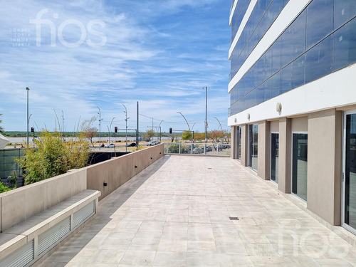 Venta Departamento De Dos Dormitorios Con Balcon, Cochera Y Amenities En Puerto Norte