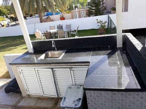 Imagen 4 de 12 de En Espectacular Espejo De Agua. Casa Bote A