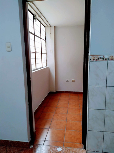 Imagen 6 de 12 de Departamento Independiente, En 2do Piso, Frente A Lindo Parque