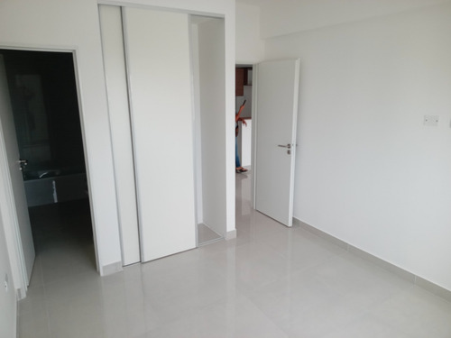 Dueño Vende A Extrenar Dpto Zona Centro Caseros 2 Amb 55 M Balcon A La Calle--sin Comision