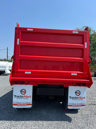 Volteo De 14 Metros Freightliner Cascadia