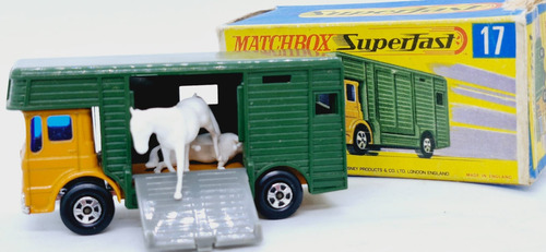 Matchbox Lesney #17 Horse Box