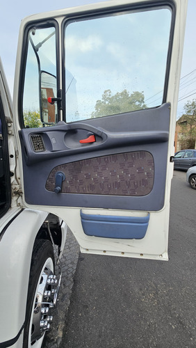 Mercedes Benz 1318 Chasis Largo Año 2013