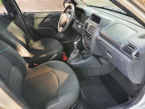 Imagem 12 de 13 de Renault Clio Expression 1.0 16v 2015