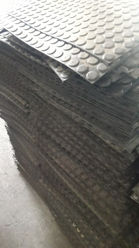 Imagen 2 de 2 de Piso De Botones Goma Vulcanizado 50cmx50cmx4mm Tipo A