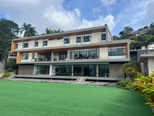 Tg Casa En Venta En Cerro Verde, A Estrenar Con Piscina, Balcón, Hermoso Jardín Y Vista 24-17981 Ys