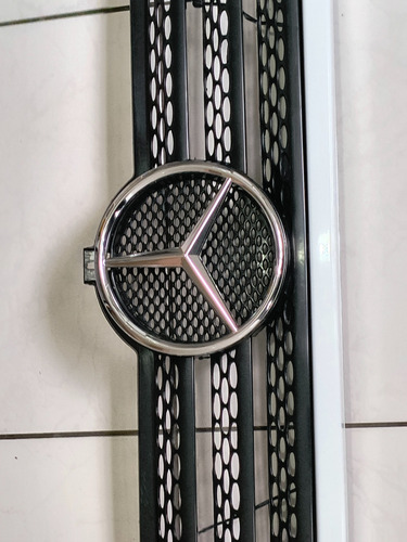 Grade Radiador Sprinter 03/12 Preta Friso Branco Com Emblema