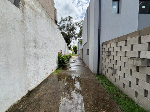 Duplex En Venta - 2 Dormitorios 2 Baños - 207mts2 - Villa Elisa
