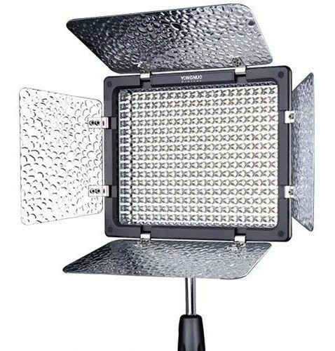Imagem 2 de 4 de Iluminador Yongnuo Led - Yn 300 Ill C/ Fonte De Alimentação