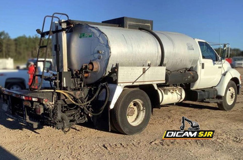 Imagen 2 de 2 de Petrolizadora Marca Ford Mod. F750 Año: 2005