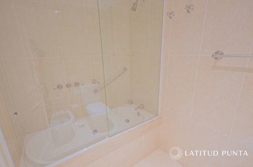Imagen 16 de 30 de Apartamento En Le Jardin, 3 Suites Más Dependencia