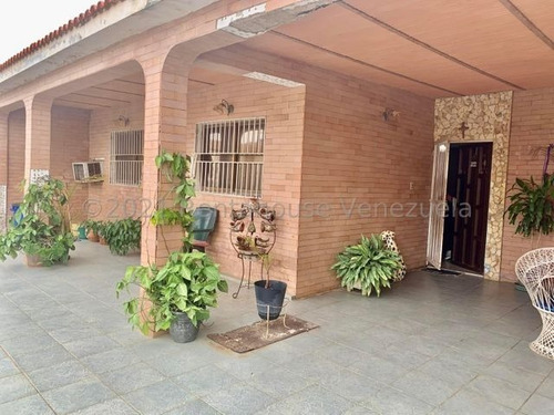 Imagen 1 de 9 de Casa En Venta Ubicada En Punto Fijo