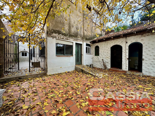 Chalet Con Mas De 5 Dormitorios, Quincho, Parque, Garage, Tres Baños, Baulera, Barrio Residencial