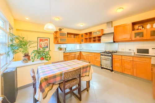 Imponente Casa En Venta 7 Ambientes Estilo Racionalista
