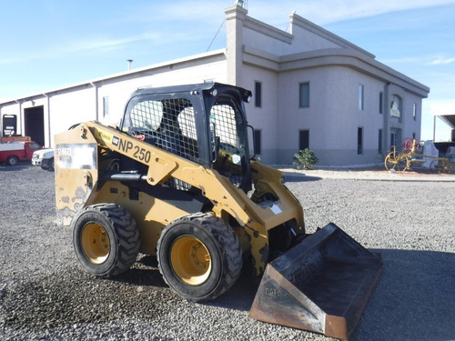 Imagen 11 de 11 de Minicargador Sobre Llantas Caterpillar 246d 2015 Folio 13589
