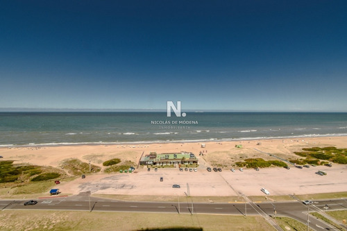 Venta De Apartamento De Dos Dormitorios En Suite Más Dependencia De Servicio En Torre Le Parc, Punta Del Este- Ref: 276