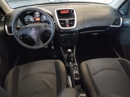 Imagen 12 de 15 de Peugeot 207 2012 1.4 Quiksilver 75cv