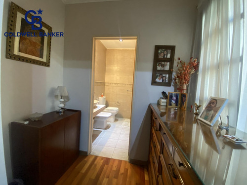 Casa En Venta 8 Ambientes En Boedo