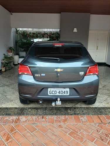 Imagem 4 de 12 de Chevrolet Onix 2018 1.4 Lt Aut. 5p