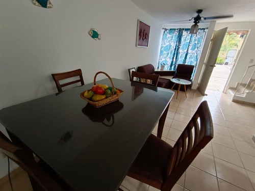 Excelente Casa En Los Arcos De 3 Recamaras R.a