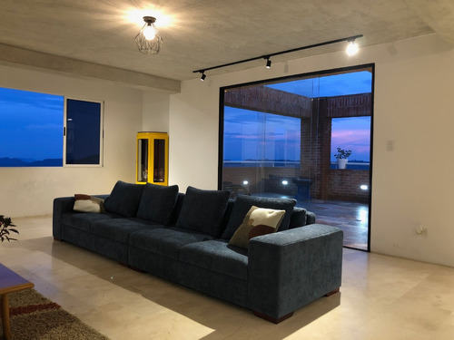 Venta De Espectacular Apartamento Penthouse (ph) En Loma Linda Ob002