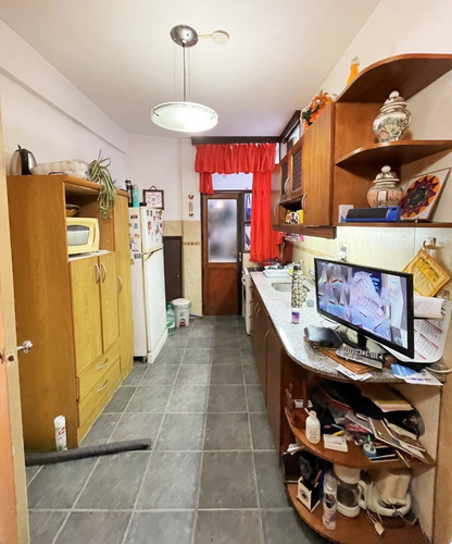 Muy Buen Apartamento Con Cochera, Sobre Millan