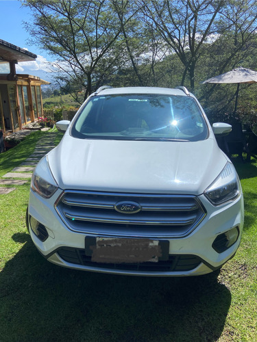 Escape S Ac 2.5 , 5p 4 X 2 Gasolina, 2.500 Pasajeros 5