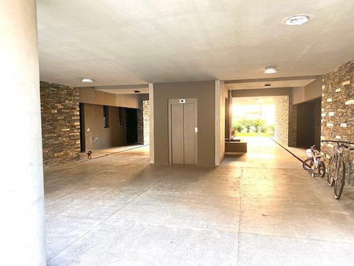 Imagen 6 de 24 de Excelente Departamento En Venta De 4 Ambientes Con Jardin Y Parrilla En Pb