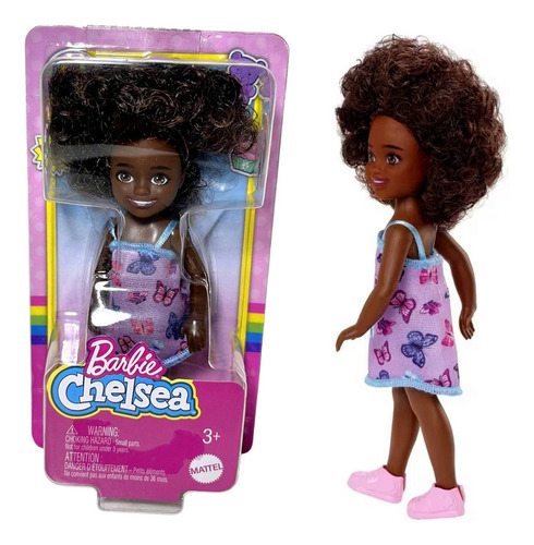 Mini Boneca Colecionável Menina Morena Negra - Vestido Estampa De Borboletas - Cabelo Penteado Black Power - Chelsea Club Família Da Boneca Barbie - Mattel Brinquedos