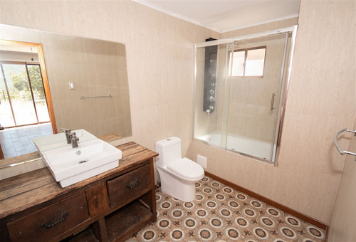 Casa En Venta De 3 Dorm. En Condominio Altos De Olmué