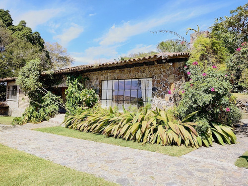 Residencia En Venta En Fracc. Tamoanchan, Jiutepec Morelos.