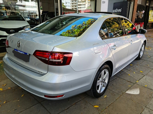 Imagen 4 de 9 de Volkswagen Vento 2016 2.5 Advance Plus 170cv