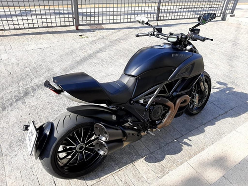 Imagem 4 de 8 de Ducati Diavel Dark