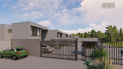 Casa En Venta De 3 Dormitorios En La Reina