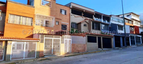 María Vergara Vende:  Casa Multi Familiar De Tres Niveles Ubicada En Zona Estratégica Mariperez Mls #22-16853