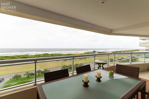 Apartamento En Venta De 3 Dormitorios, Torre Lobos, Punta Del Este, Playa Brava.