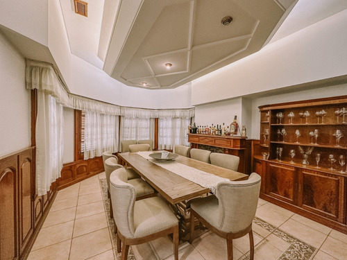 Imagen 4 de 26 de Espectacular Casa De Categoría En Lo Mejor De Adrogué Con Parque