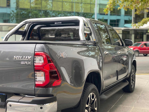 Imagen 14 de 25 de Toyota Hilux 2.8 Cd Srx 177cv 4x4 At 2021 500km