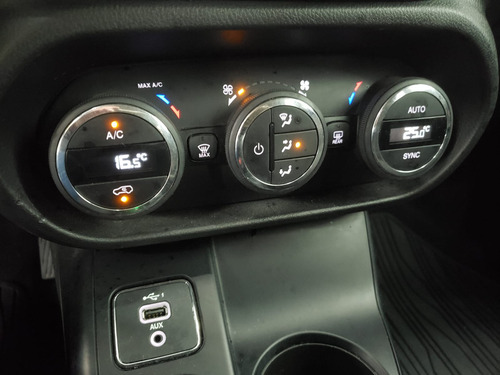 Fiat Toro 1.8 16v Freedom Flex 4x2 Aut. 4p