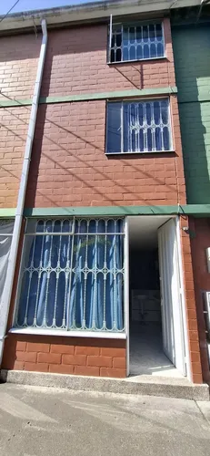 Casa De 2 Habitaciones, Un Baño Y Un Estudio