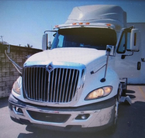 Imagen 3 de 14 de Prostar Color Blanco Cummins Isx 18vel Modelo 2015,