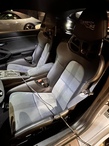 Porsche 718 Cayman GT4 RS version Weissach