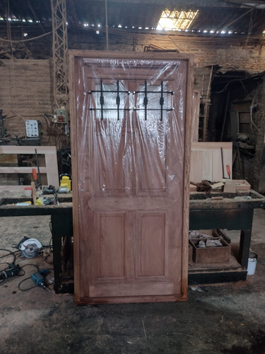 Puerta En Cedro Incluye Vidrios Y Rejas 80x200 Extra Porch Marrón
