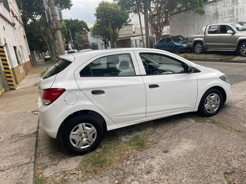 Imagen 16 de 25 de Chevrolet Onix 2019 1.4 Joy Ls