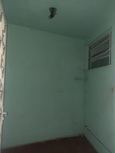 Casa Em Madureira Com Comércio Embaixo Com Banheiro E Casa
