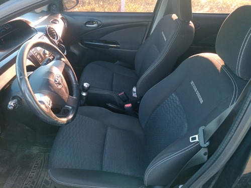 Toyota Etios 1.5 Cross