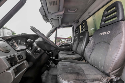Imagem 8 de 13 de Iveco 35s14