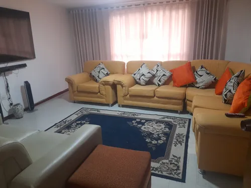 Casa Con 5 Apartamentos,4 Baños,4 Cocinas,un Aparta Estudio,